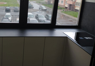 Столешницы переходящие в подоконник